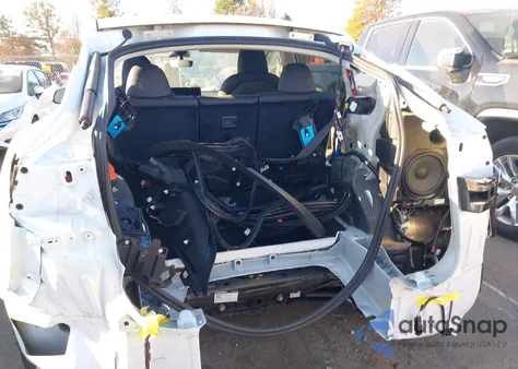 2023 Tesla Model Y Awd/Long Range Dual Motor All-Wheel Drive z USA, uszkodzony, nr VIN 7SAYGDEE7PA035771